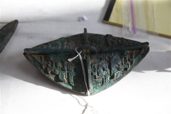 A Chinese archaistic bronze jue vessel and cover, 29cm, damage